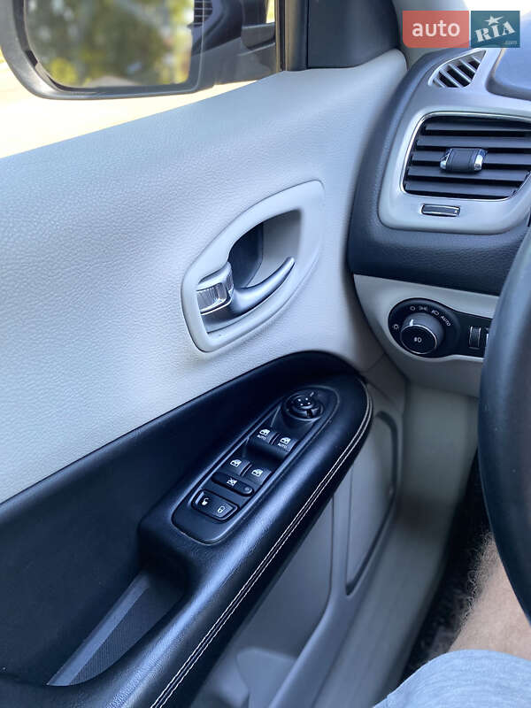 Внедорожник / Кроссовер Jeep Compass 2017 в Новомосковске фото 15 Внедорожник / Кроссовер Jeep Compass 2017 в Новомосковске