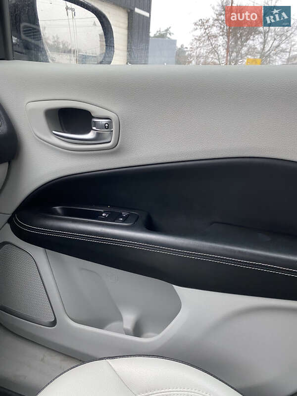 Внедорожник / Кроссовер Jeep Compass 2019 в Киеве