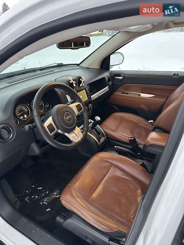 Внедорожник / Кроссовер Jeep Compass 2013 в Городке