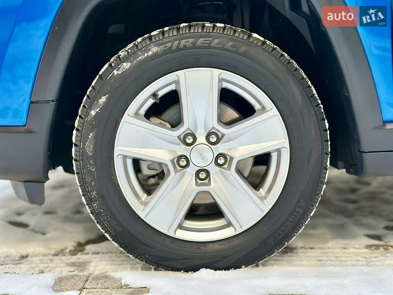 Внедорожник / Кроссовер Jeep Compass 2022 в Ромнах