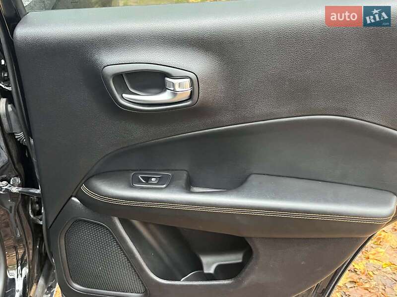 Внедорожник / Кроссовер Jeep Compass 2017 в Киеве