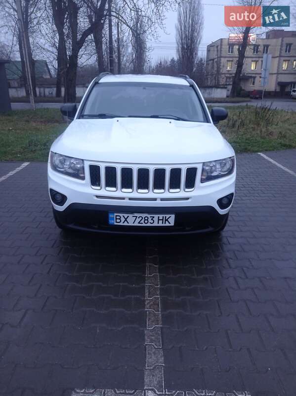 2014 Jeep Compass, VIN 1C4NJDBBXED879967:plate — zdjęcie 1 (autoria)
