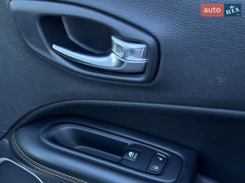 Внедорожник / Кроссовер Jeep Compass 2019 в Ровно