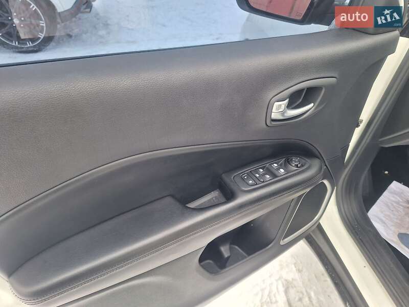 Внедорожник / Кроссовер Jeep Compass 2018 в Киеве фото 19 Внедорожник / Кроссовер Jeep Compass 2018 в Киеве
