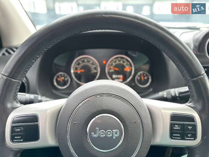 Внедорожник / Кроссовер Jeep Compass 2014 в Ахтырке