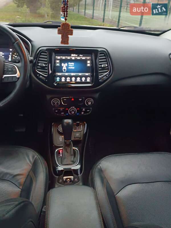 Внедорожник / Кроссовер Jeep Compass 2017 в Лохвице