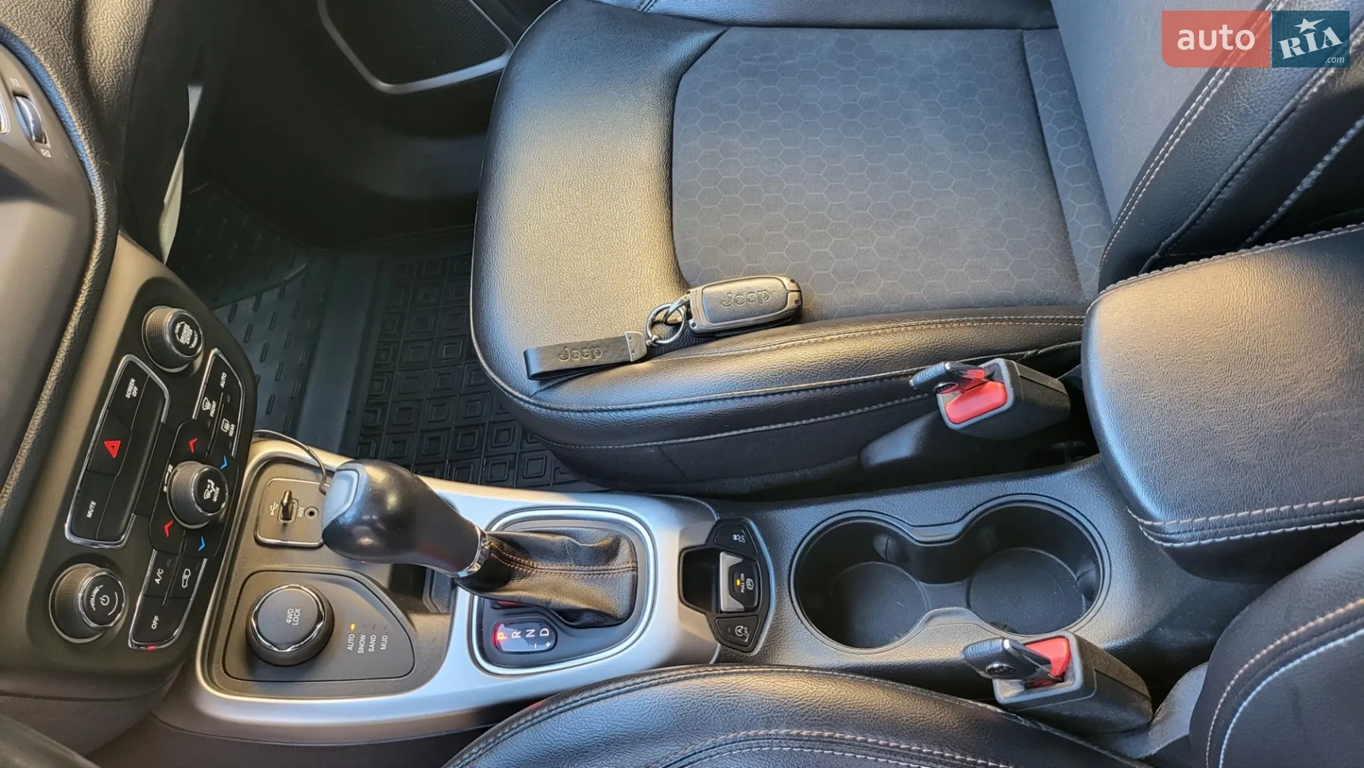 2017 Jeep Compass - мініатюра 16