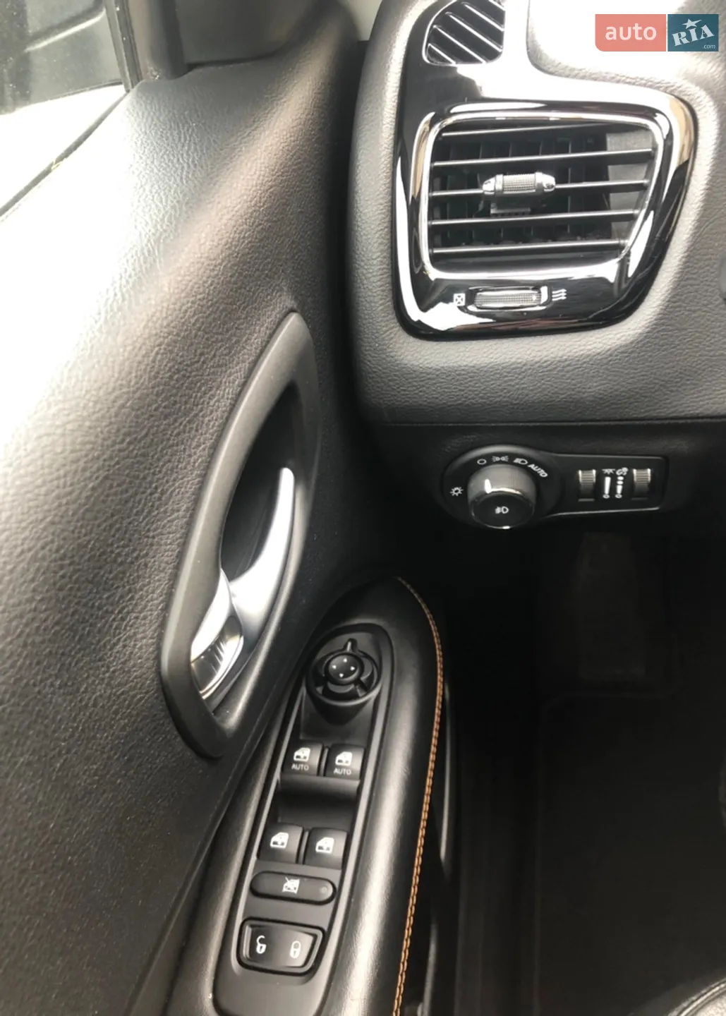 2020 Jeep Compass - мініатюра 15