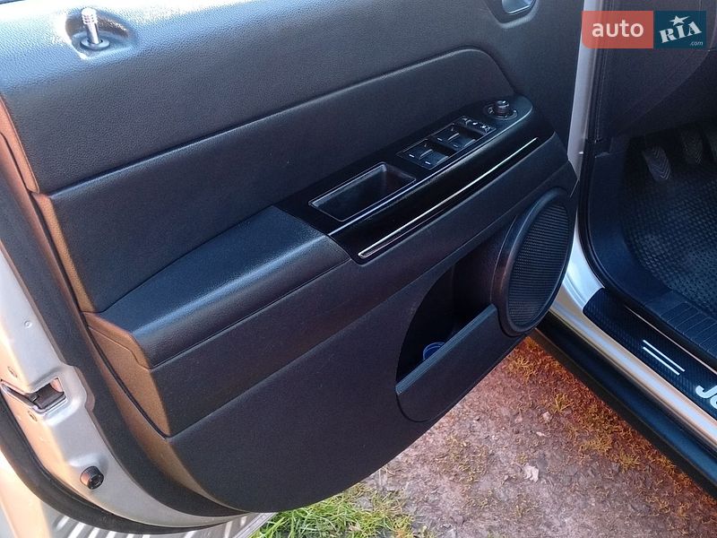 Внедорожник / Кроссовер Jeep Compass 2011 в Козельщине