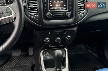 Внедорожник / Кроссовер Jeep Compass 2017 в Киеве