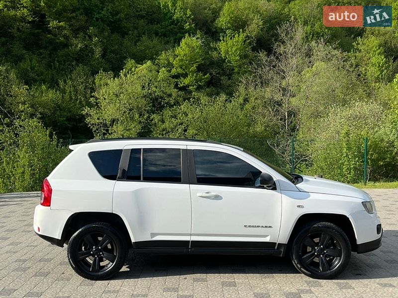 Внедорожник / Кроссовер Jeep Compass 2012 в Воловце