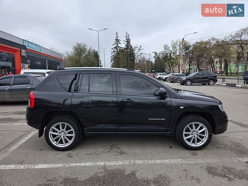 Внедорожник / Кроссовер Jeep Compass 2011 в Валках