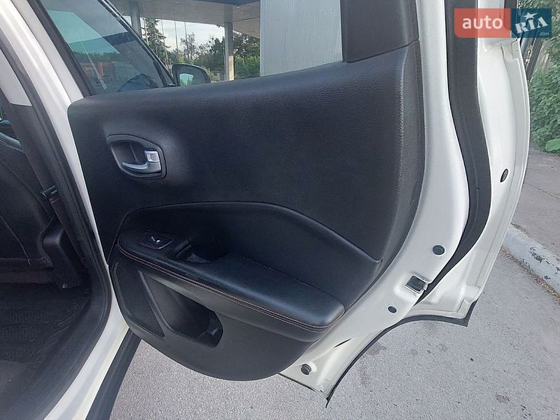 Внедорожник / Кроссовер Jeep Compass 2017 в Житомире