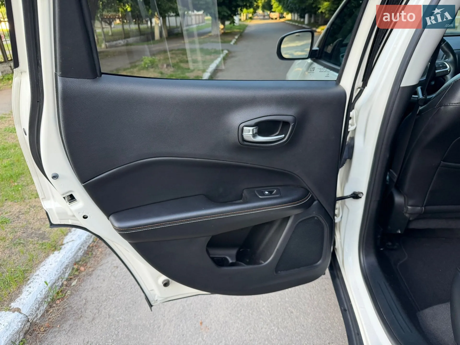 2019 Jeep Compass - мініатюра 28