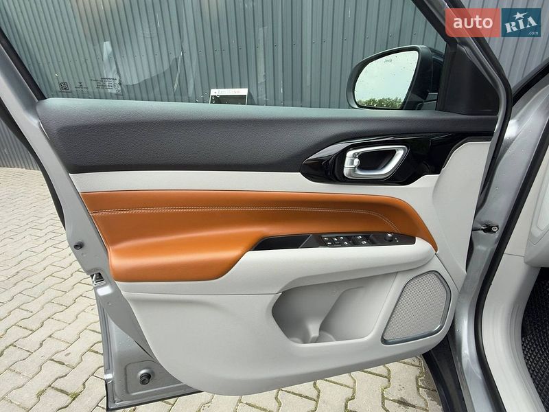 Внедорожник / Кроссовер Jeep Compass 2021 в Стебнику