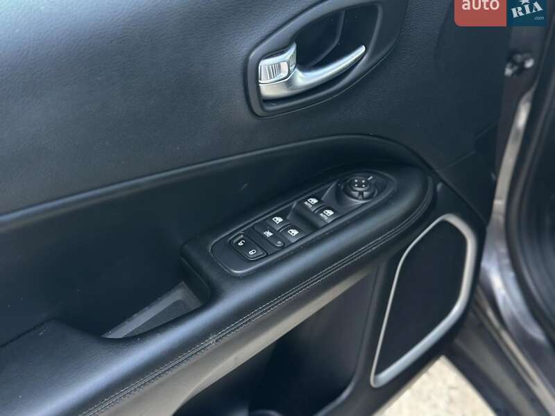 Позашляховик / Кросовер Jeep Compass 2019 в Львові фото 17 Позашляховик / Кросовер Jeep Compass 2019 в Львові