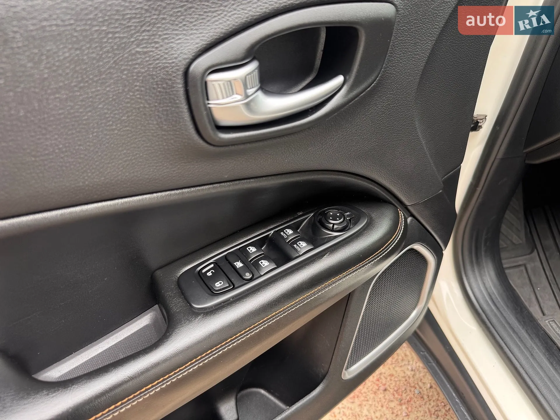 2017 Jeep Compass - мініатюра 36