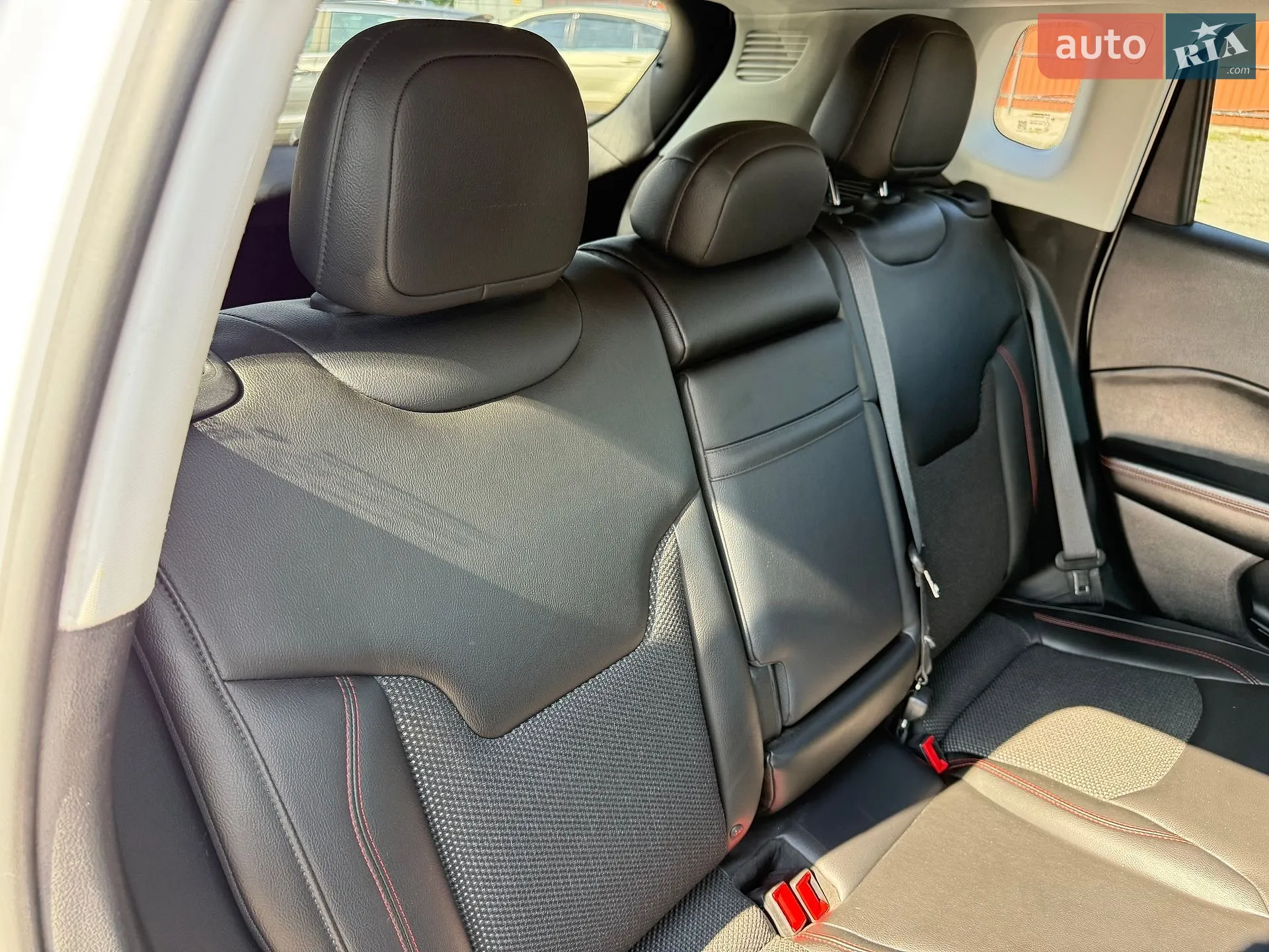 2017 Jeep Compass - мініатюра 16
