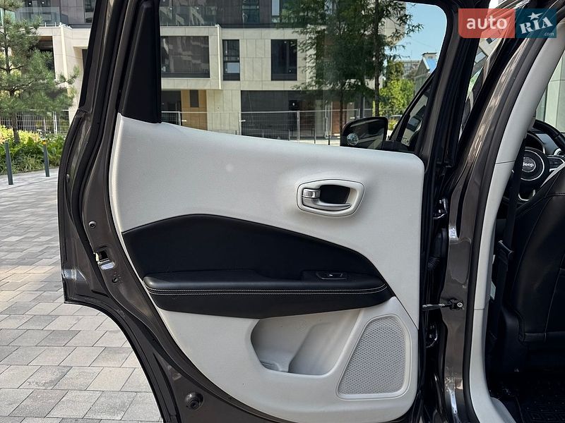 Позашляховик / Кросовер Jeep Compass 2018 в Києві фото 18 Позашляховик / Кросовер Jeep Compass 2018 в Києві