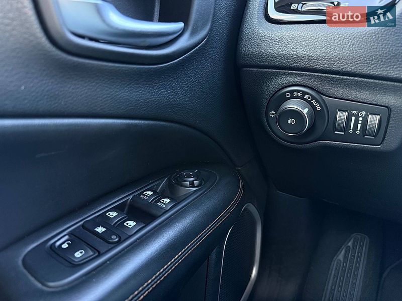 Внедорожник / Кроссовер Jeep Compass 2019 в Киеве фото 16 Внедорожник / Кроссовер Jeep Compass 2019 в Киеве