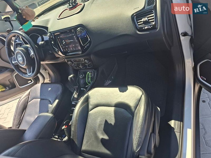 Внедорожник / Кроссовер Jeep Compass 2017 в Изяславе