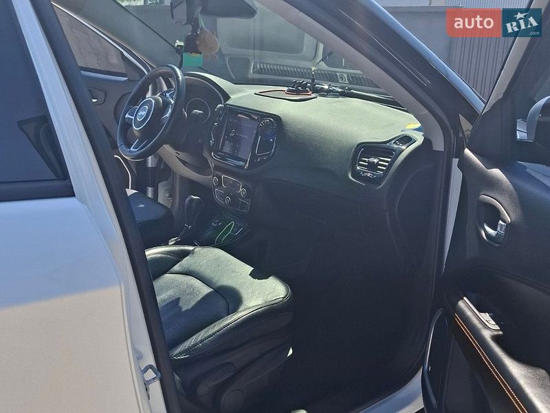 Внедорожник / Кроссовер Jeep Compass 2017 в Изяславе