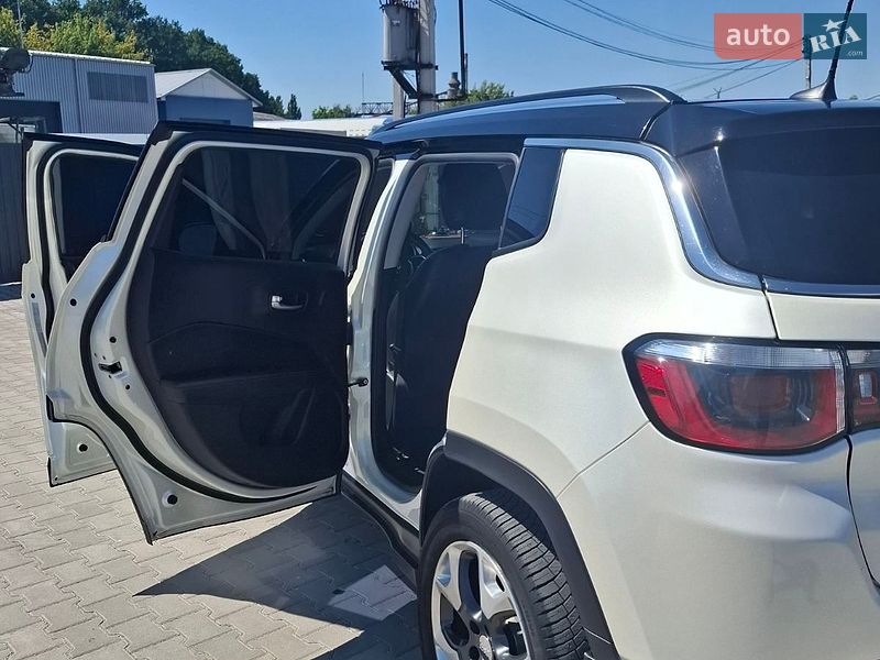 Внедорожник / Кроссовер Jeep Compass 2017 в Изяславе