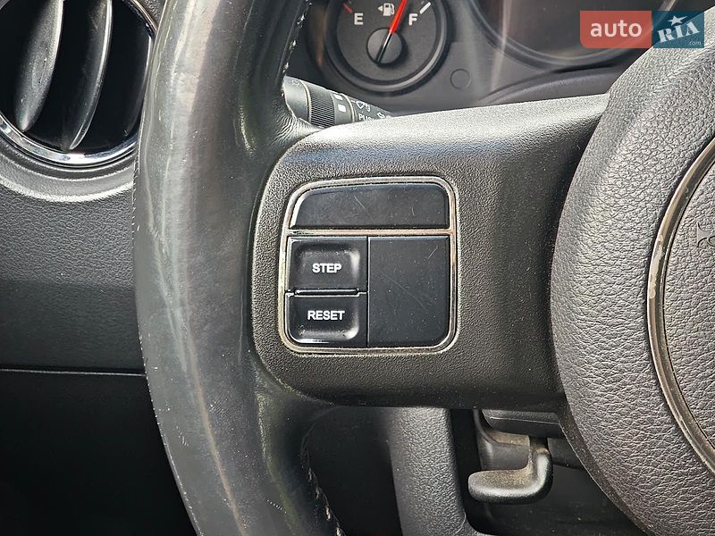Внедорожник / Кроссовер Jeep Compass 2011 в Харькове