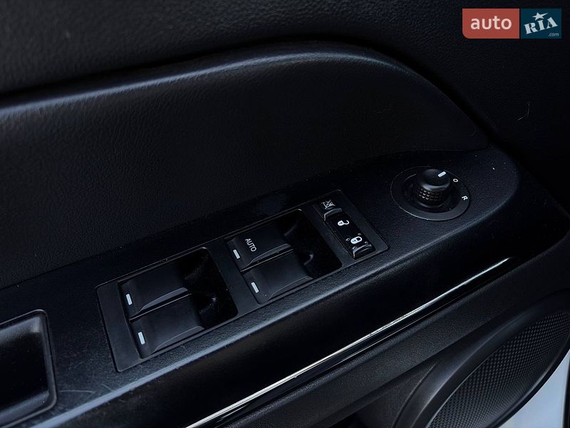 Позашляховик / Кросовер Jeep Compass 2011 в Києві