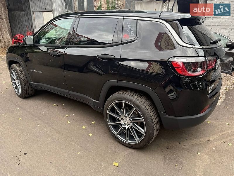 Внедорожник / Кроссовер Jeep Compass 2023 в Киеве