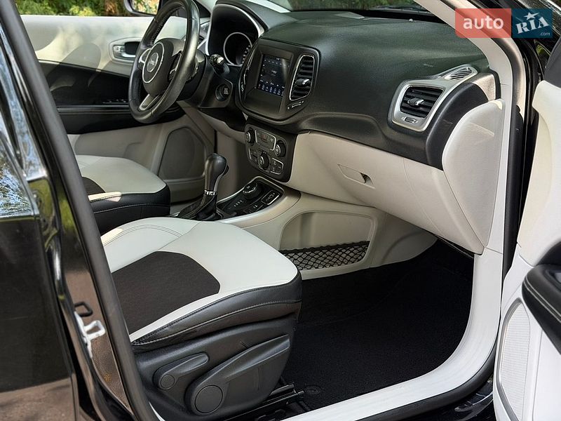 Позашляховик / Кросовер Jeep Compass 2017 в Рівному
