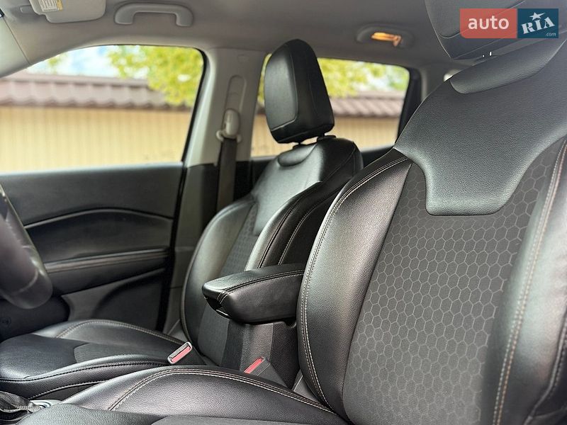 Внедорожник / Кроссовер Jeep Compass 2018 в Киеве фото 17 Внедорожник / Кроссовер Jeep Compass 2018 в Киеве
