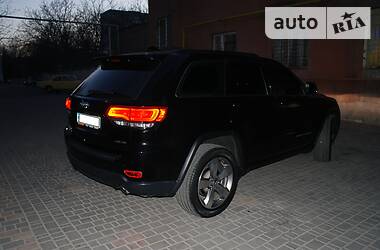 Позашляховик / Кросовер Jeep Grand Cherokee 2014 в 