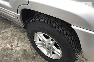 Позашляховик / Кросовер Jeep Grand Cherokee 2004 в 