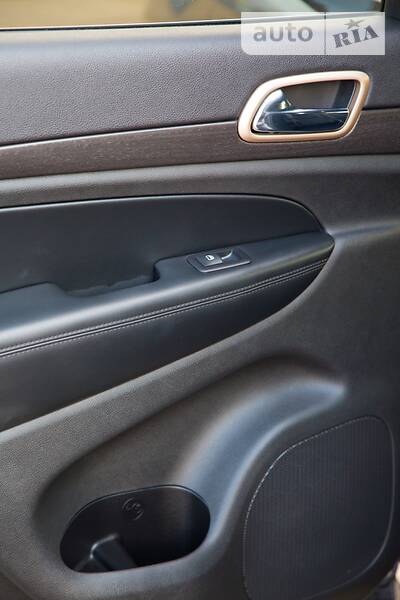 Позашляховик / Кросовер Jeep Grand Cherokee 2016 в Києві фото 12 Позашляховик / Кросовер Jeep Grand Cherokee 2016 в Києві