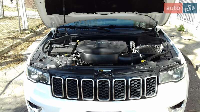 Внедорожник / Кроссовер Jeep Grand Cherokee 2016 в Сумах