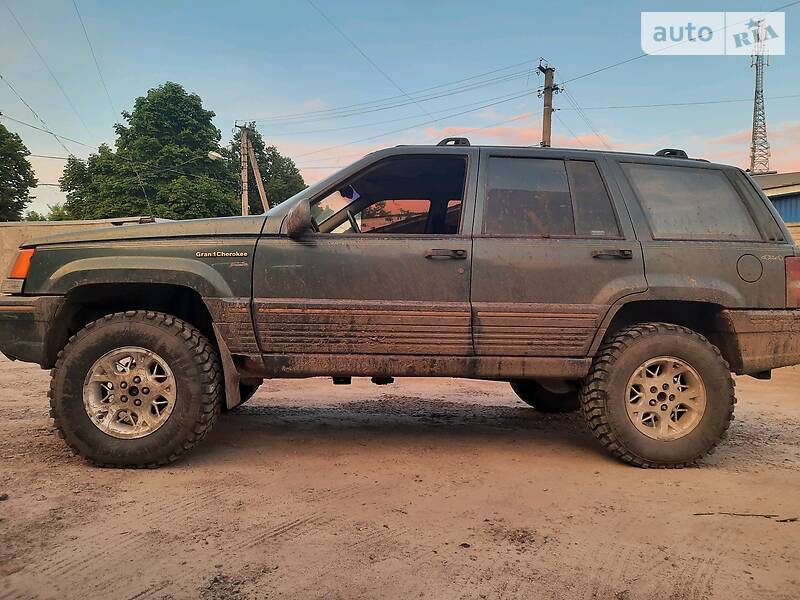 Внедорожник / Кроссовер Jeep Grand Cherokee 1996 в Конотопе