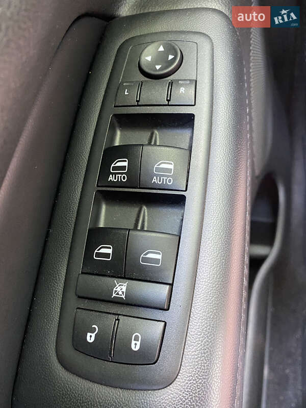 Внедорожник / Кроссовер Jeep Grand Cherokee 2017 в Киеве фото 22 Внедорожник / Кроссовер Jeep Grand Cherokee 2017 в Киеве