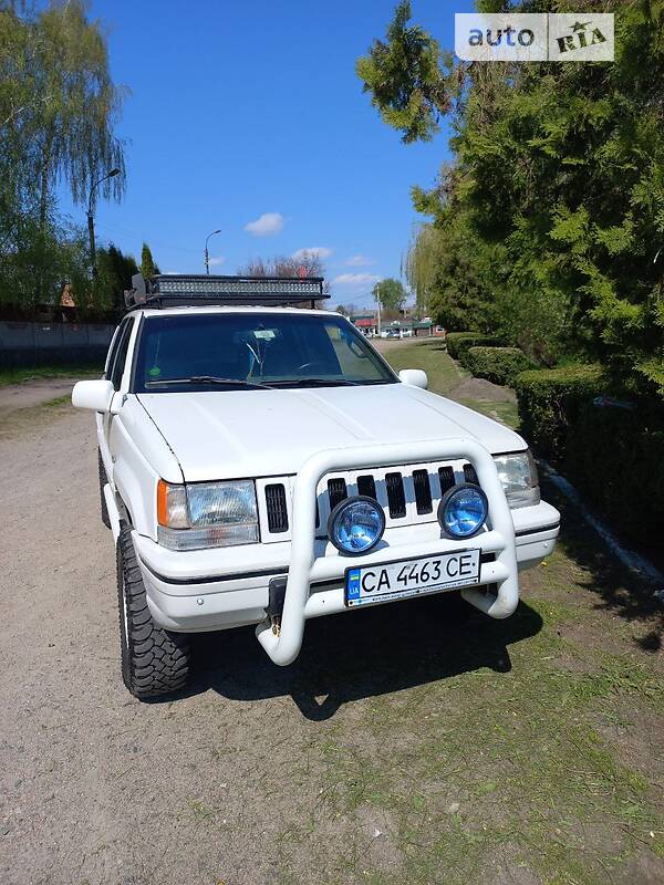 Внедорожник / Кроссовер Jeep Grand Cherokee 1993 в Лысянке