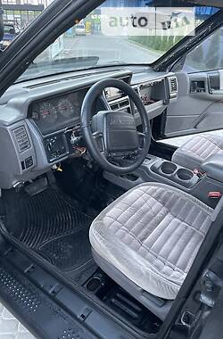 Внедорожник / Кроссовер Jeep Grand Cherokee 1995 в Ивано-Франковске