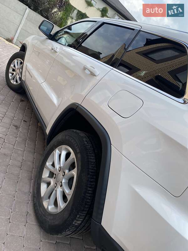 Внедорожник / Кроссовер Jeep Grand Cherokee 2016 в Виннице