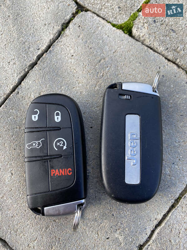 Позашляховик / Кросовер Jeep Grand Cherokee 2015 в Луцьку фото 28 Позашляховик / Кросовер Jeep Grand Cherokee 2015 в Луцьку