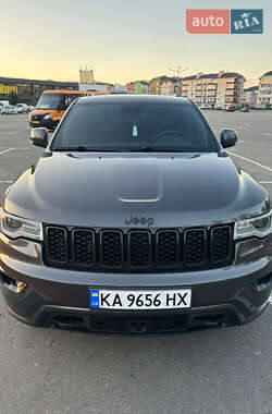 Внедорожник / Кроссовер Jeep Grand Cherokee 2016 в 