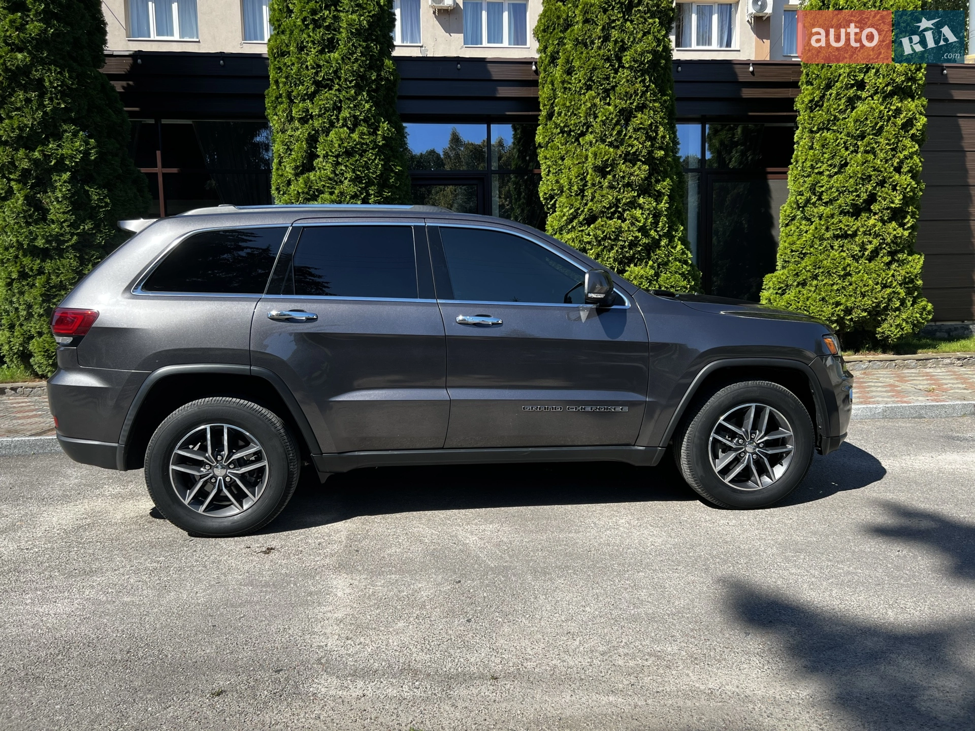 2017 Jeep Grand Cherokee - мініатюра 18