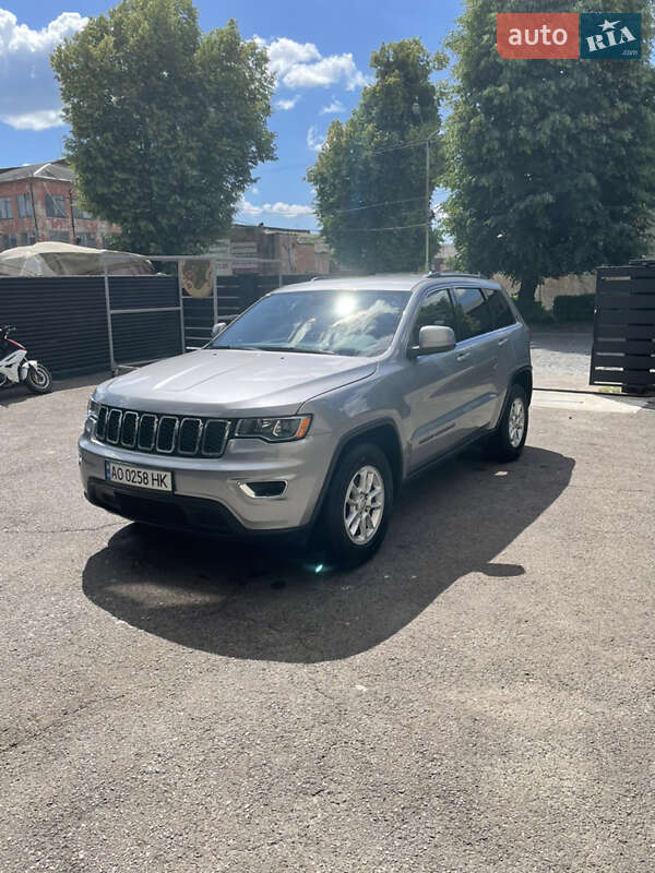 Внедорожник / Кроссовер Jeep Grand Cherokee 2017 в Киеве