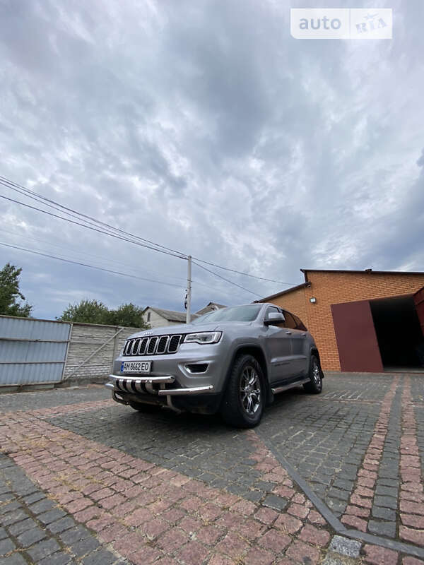 Внедорожник / Кроссовер Jeep Grand Cherokee 2017 в Житомире