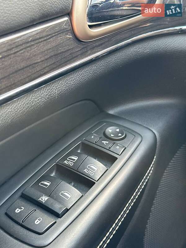 Внедорожник / Кроссовер Jeep Grand Cherokee 2015 в Одессе фото 37 Внедорожник / Кроссовер Jeep Grand Cherokee 2015 в Одессе