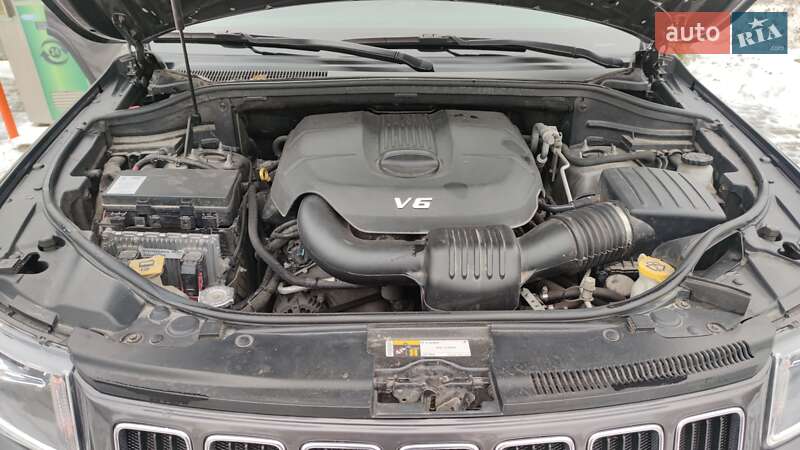 Внедорожник / Кроссовер Jeep Grand Cherokee 2015 в Виннице