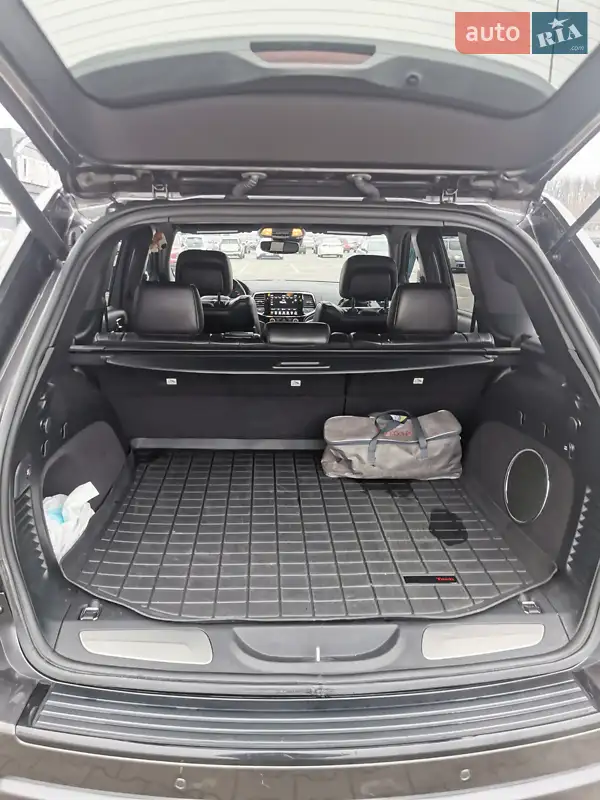 Позашляховик / Кросовер Jeep Grand Cherokee 2019 в 