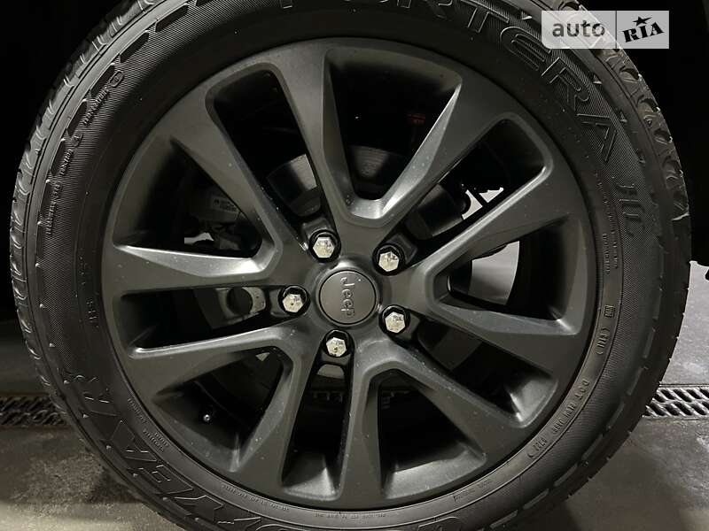 Внедорожник / Кроссовер Jeep Grand Cherokee 2018 в Киеве